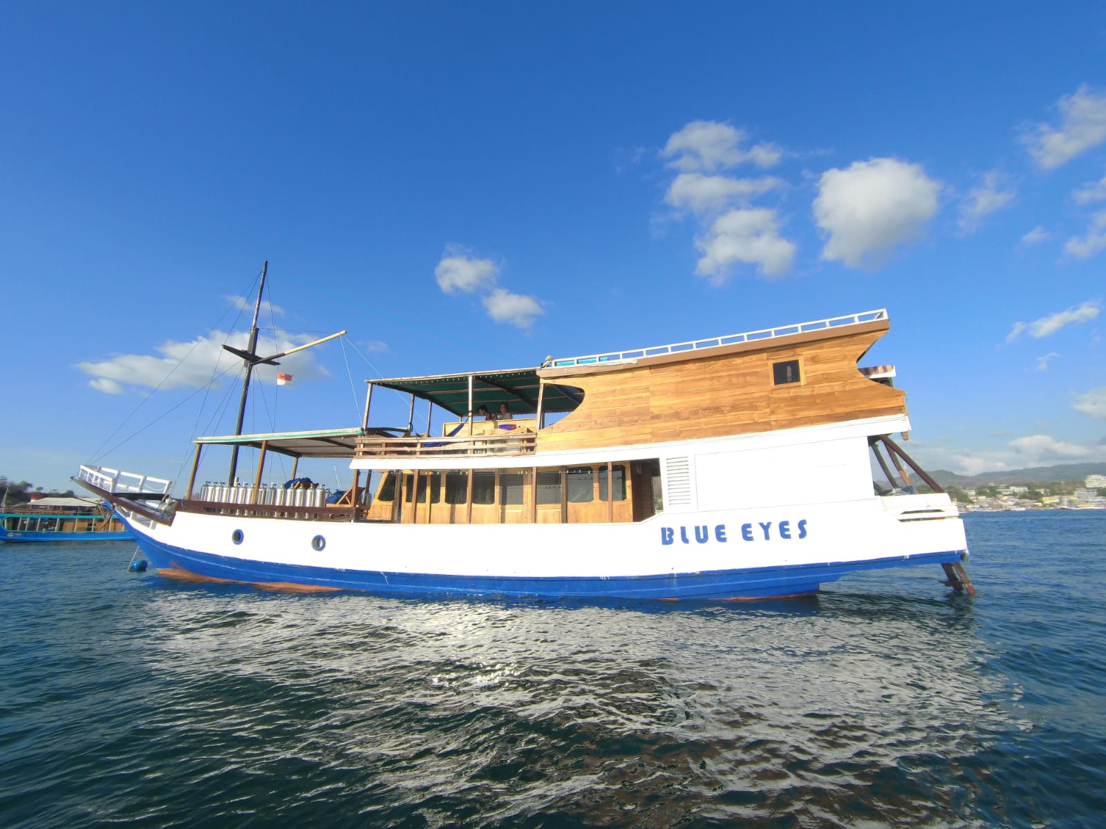 Blue Eyes Boat, explore labuan bajo